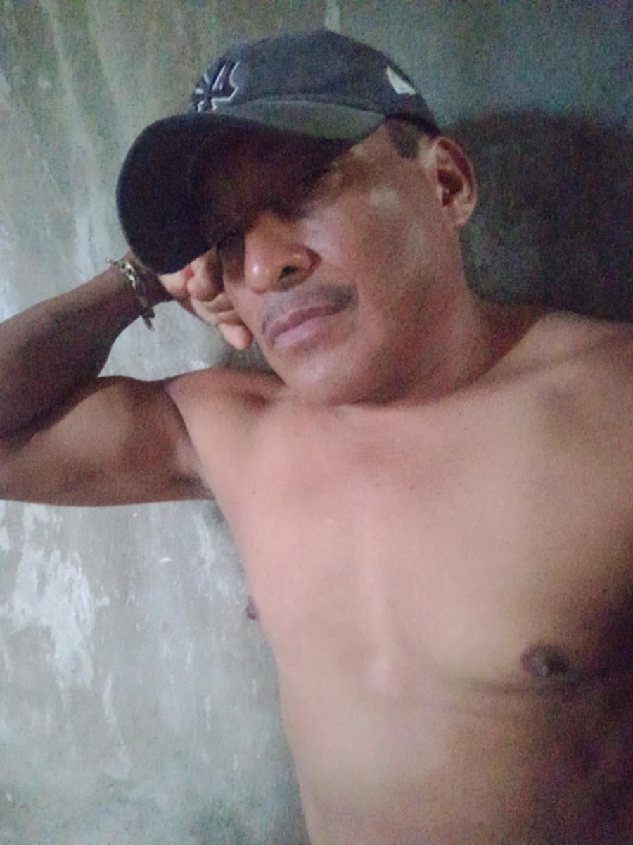 Hermoso hombre trabajador y por si fuera poco, jarocho albañil de profesión. Alguien lo conoce...?