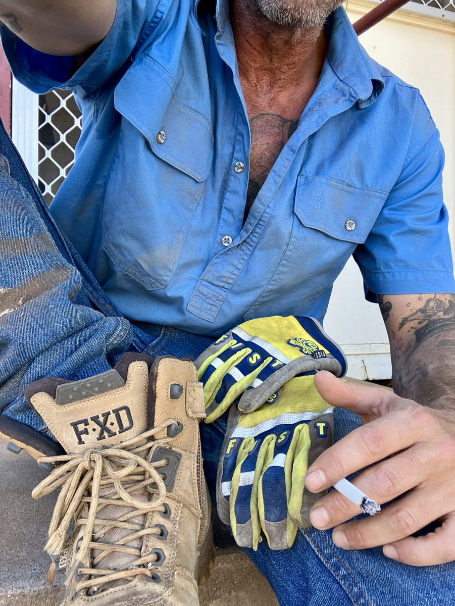 DickiDB's tweet photo. Oi cunts! Still keeping meself busy in the yard, now time for a dart! Gotta admit, yard maintenance in NWQld is a dusty fucking endeavour, lol! I do smell a fucking treat for the boys though…😈! #sweatycunt #dadforlads #NWQldfaggot #outbacklad #reddust #mountisagay #muskyfucker https://t.co/gysS0a9nPE