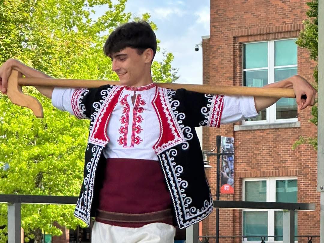 KasandraLaChina's tweet image. Multicultural Day in Maple Ridge went like this!  Fabulous venue and lots of dancing!  @MozaicoFlamenco #mapleridge #multiculturalismday thank you!