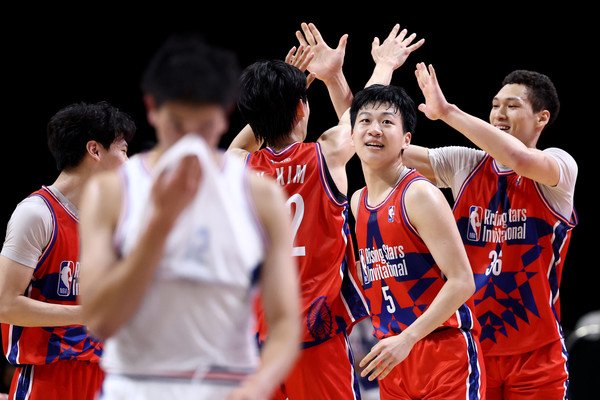 baekpd1983's tweet photo. What South Korean basketball players have in common is that their skills decline after graduating from high school.
There seems to be a problem with the development system of South Korea's university basketball team.
#KUBF https://t.co/IttmbJ19Ux