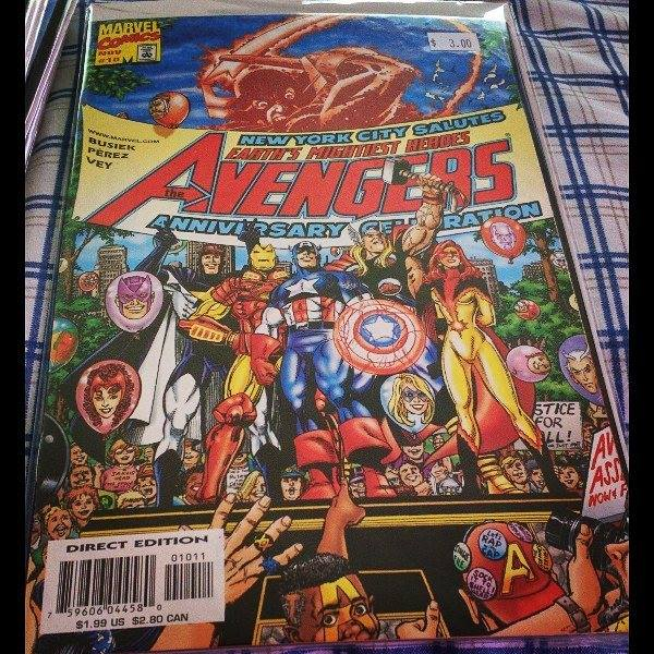 comicbookaddt's tweet photo. New York City salutes Earth's Mightiest Heroes! This Avengers Anniversary issue is packed with classic characters and a celebratory feel. A must-have for any Marvel fan! ✨ #AvengersAssemble #MarvelFan #ComicCommunity #ComicBookAddict https://t.co/YnV57WL57r