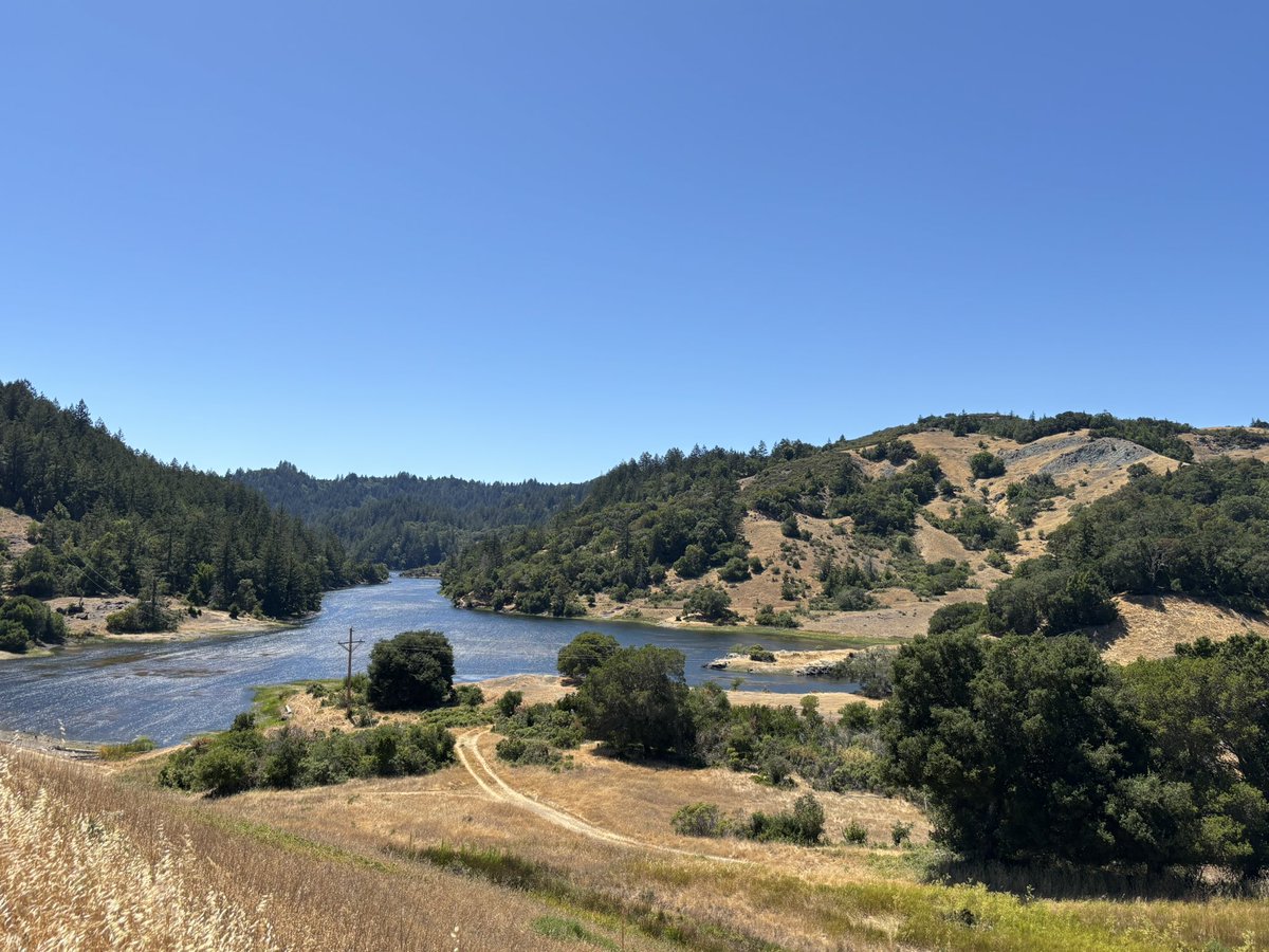 Kevindeng1201's tweet photo. Hiking https://t.co/TZgwt2LWED