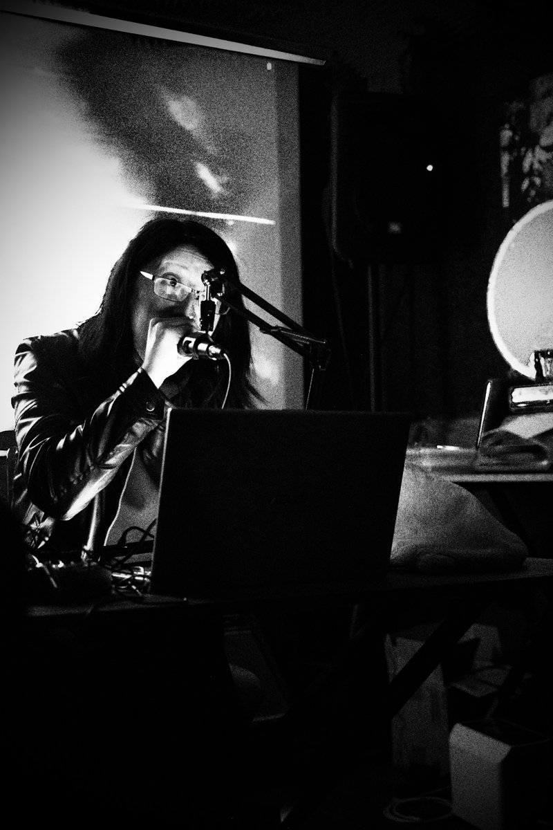 昨年行われたライブ「解体の騒」の写真を、
<a href="/suncooo/">suncooo(さんこ)ホドロフスキー</a>さんが撮影してくださいました。  
こちらはモノクロ写真ですが、素敵なボケ写真も撮って頂いてます。大感謝です！