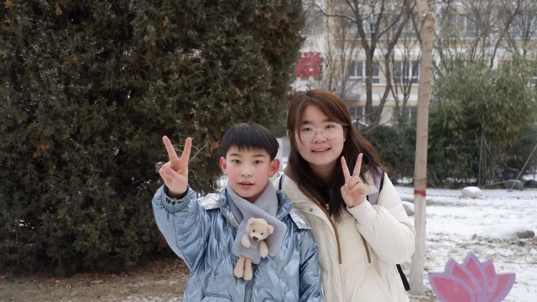 Tsinghua_Uni's tweet image. Once supported by society’s kindness, #TsinghuaRen Zeng has now participated in &amp;amp; led 13 #PublicWelfare &amp;amp; teaching projects. “The needs vary greatly from place to place, but if we can optimize the use of local resources, we can make the dreams of the children a reality.”