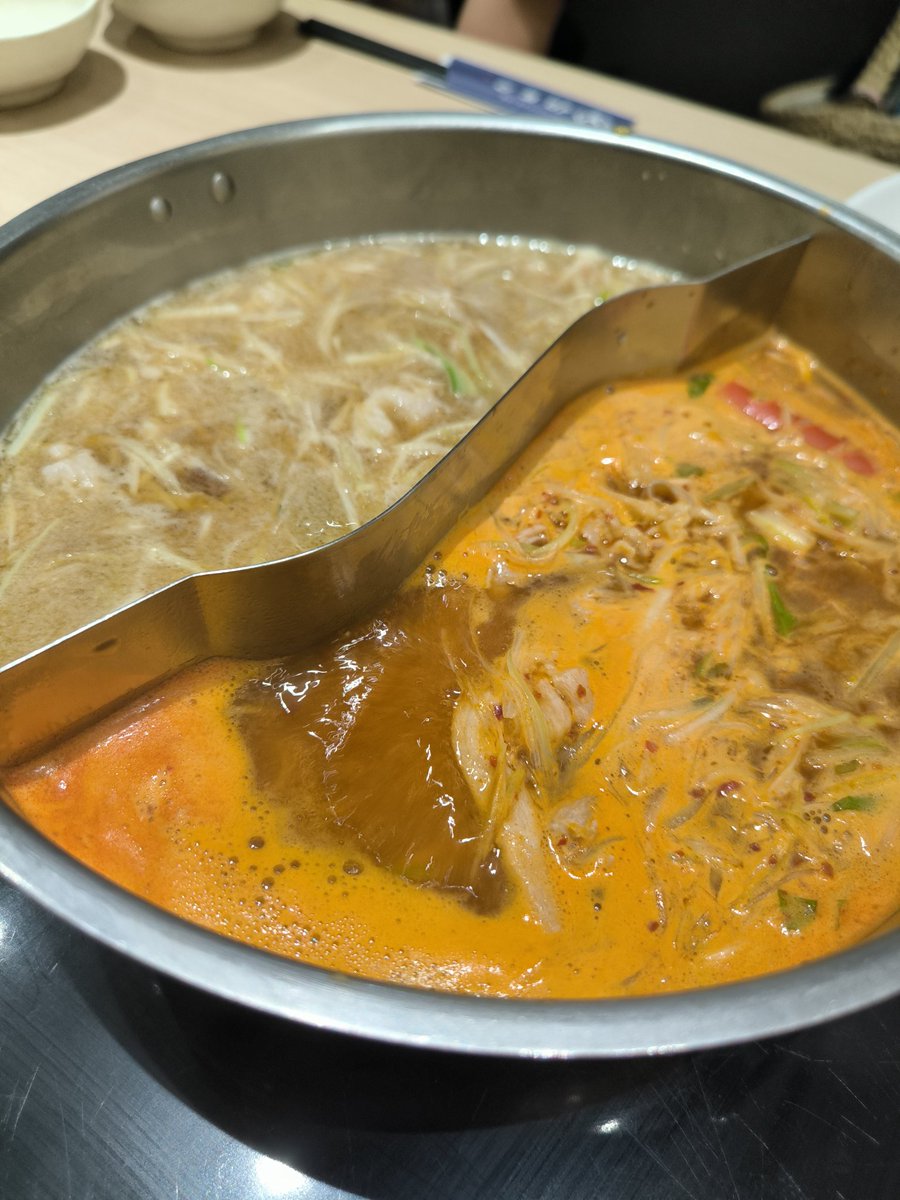 今日の占いで野菜がラッキーアイテムだったので野菜鍋食べに来ました✌️