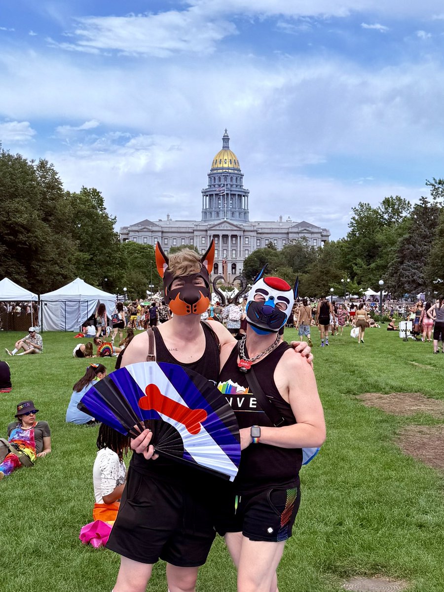 Prides been pretty great so far 💜💙
🐶🏳️‍🌈🐕