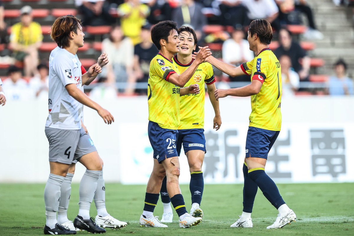 Giravanz_staff's tweet photo. 🟡 #坪郷来紀 選手 🔴
トップチーム昇格3年目に掴んだ、Jリーグ初スタメン！

これからも北九州とともに！！🤝

#ギラヴァンツ北九州 https://t.co/FNb2qomTnZ