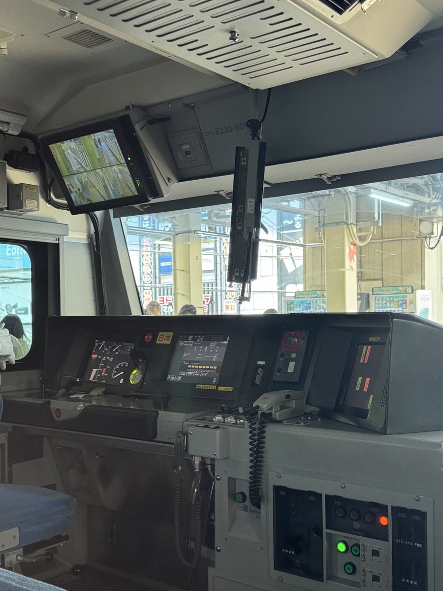 久しぶりに横浜線に乗ったら、運転台上の車上ITVが稼働していてびっくりしました！
横浜線のワンマン化は来年春からの予定ですが、早くもここまで準備が進んでいるんですね。