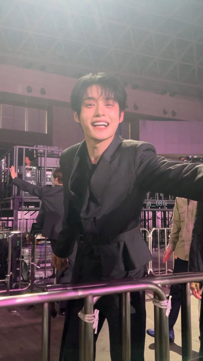 he brings me happiness 💗