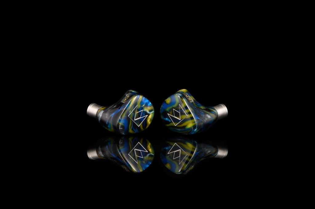 Introducing the Noble Van Gogh. A tribute to artistic expression and acoustic precision.

Tuned for the perfect balance of warmth and precision, the Van Gogh is ideal for critical listening and musical enjoyment on the move.