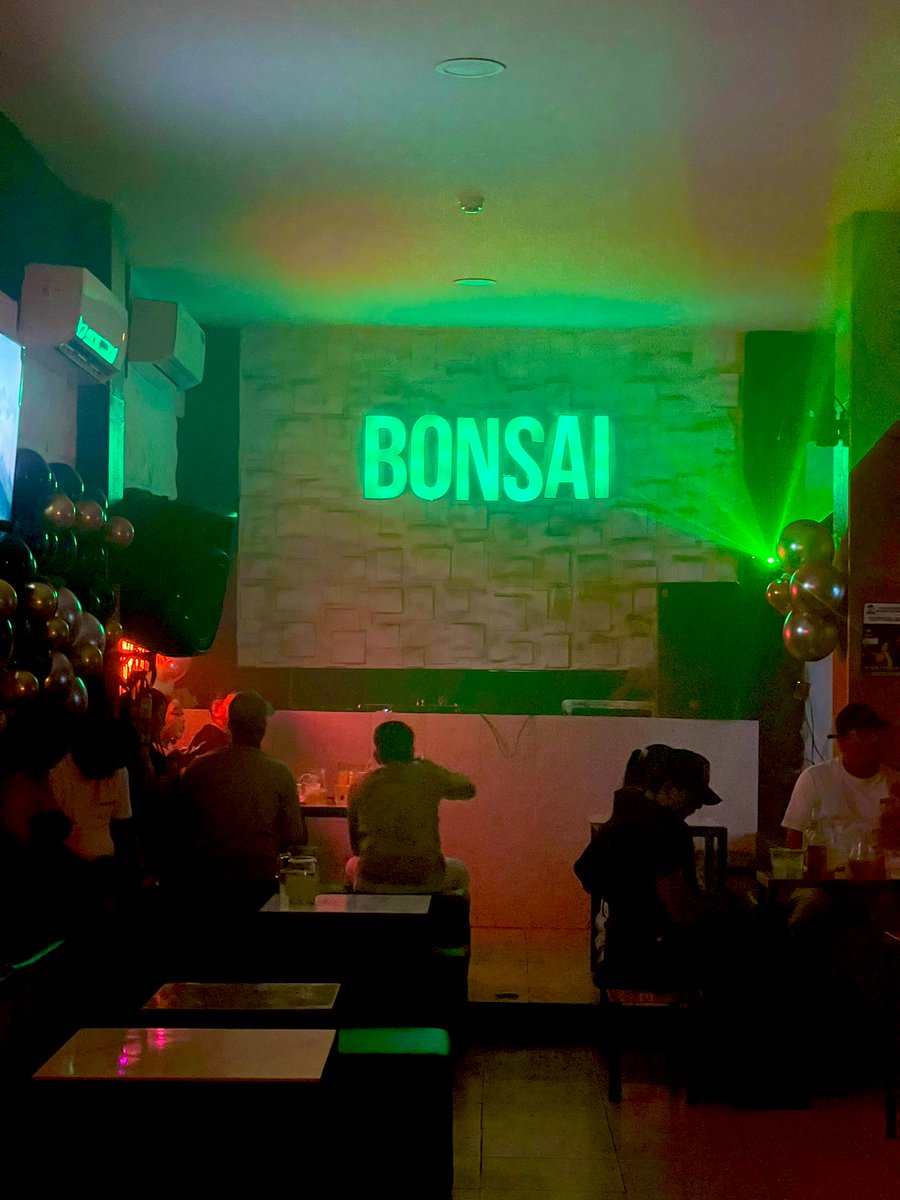 Michael83995614's tweet photo. BONSAI 🌳 
Saluden si nos ven 😉 https://t.co/iq9ri5ywAA