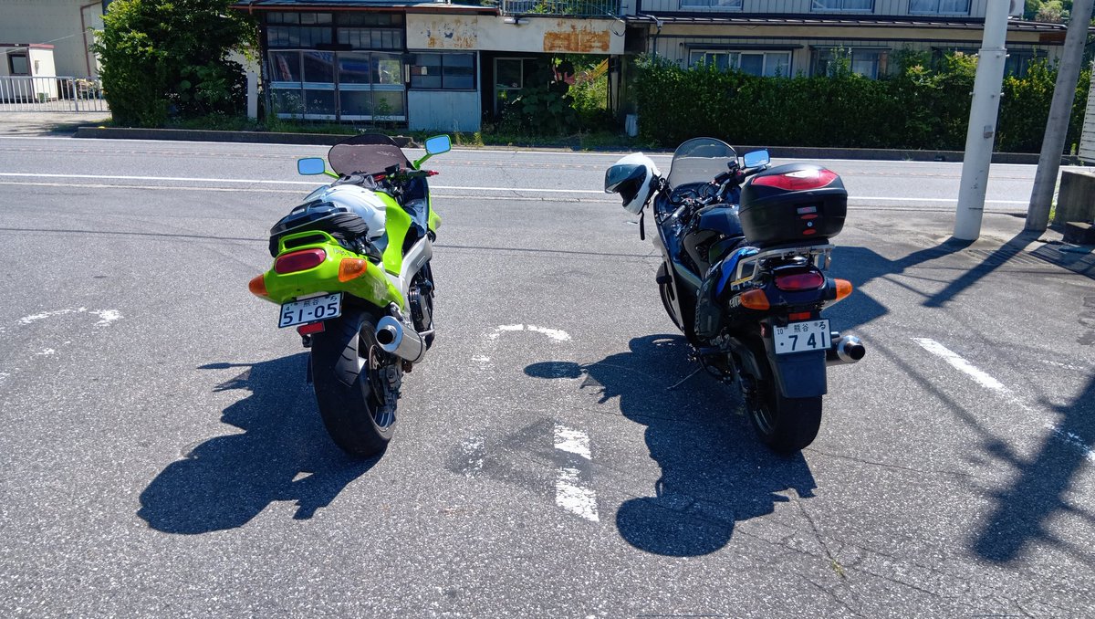 not93ball's tweet image. @vSwABQKVcWoLmhqさんと、午前中のみで行き先決めずに、ふらりと行って来ました。
上野村から下仁田〜佐久にでて軽井沢回りで下仁田〜上野村戻りという感じ。

9時過ぎには暑い暑い🥵
無事帰宅しました🫡
#ZX11　#ZZR1100