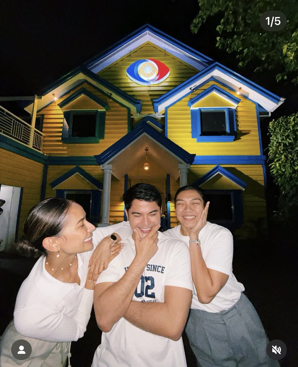 reinsilverio_26's tweet photo. happy birthday, phenom @AlyssaValdez2 💖✨
📸: ate @SamBer_Official’s ig posts 🤍✨
#SamanthaBernardo #SamBer #SamLy #AlyssaValdez #Alyssa #EianRances #Eian https://t.co/24sxFJgCLt
