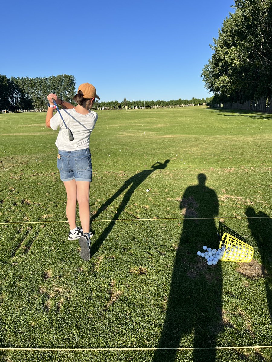 cryptonick1986's tweet image. My daughter wants to try high school golf so I took her to the range to practice. Our town’s janky 9 hole par 3 charges $17 for a bucket of balls. I don’t know how they can charge that with a straight face. If she gets serious about golf, the price of Avax must go up.