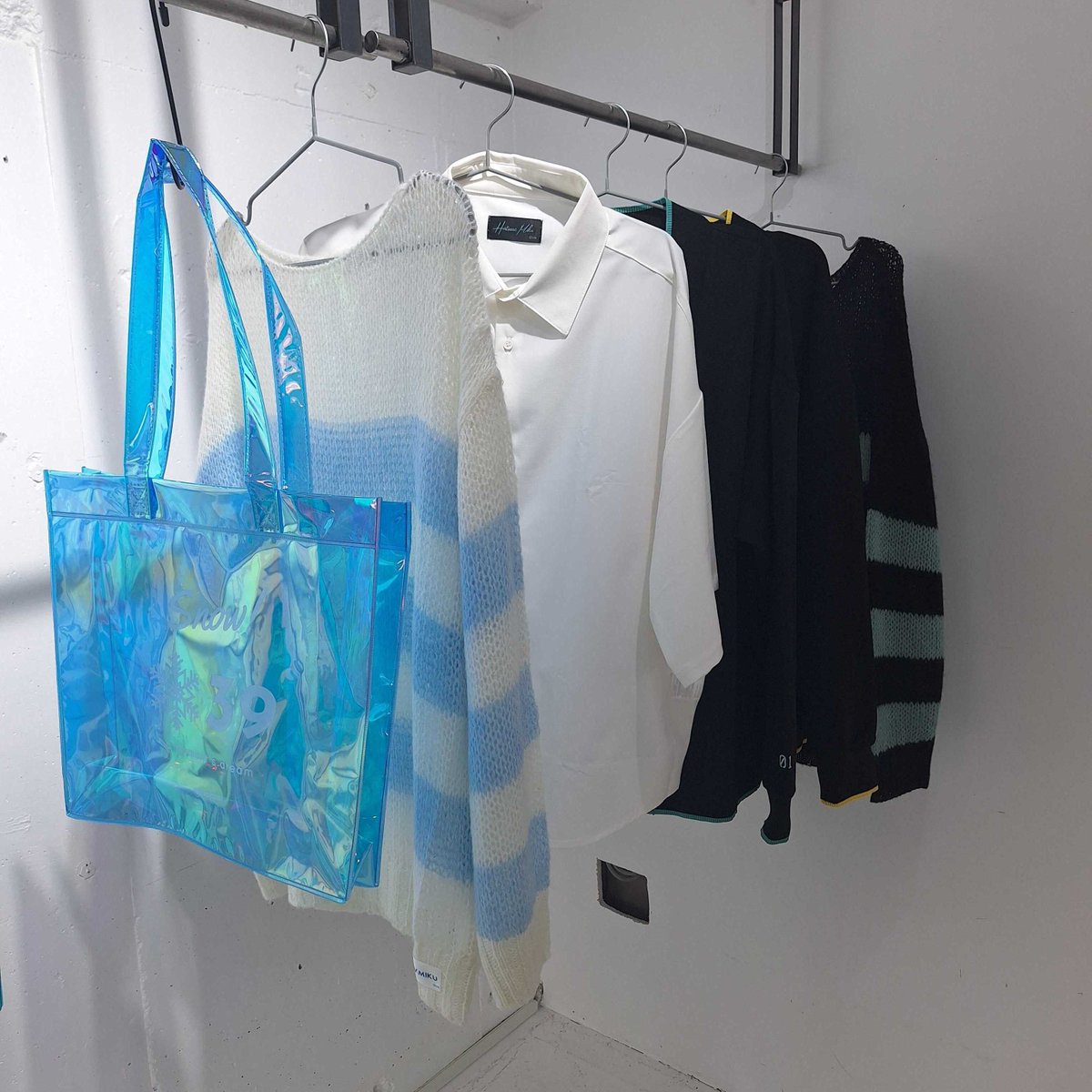echo POPUP SHOP 『transitional period.』を開催中です！
みなさまのご来場をお待ちしております！

初音ミク関連商品も各種取り揃えています！

住所：東京都渋谷区神宮前3丁目42-11 2F
　　　外苑前駅 徒歩5分／表参道駅 徒歩10分

日時：12:00〜18:00(最終入店17:30)