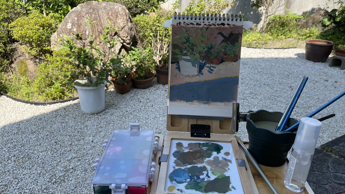 mmmono96's tweet image. 誕生日でしたー
最近は、絵の具使った観察スケッチにハマり中です🎨
3枚目は初めの頃に、なんとなく風景描ける気がしてやってみたら、頭抱えることになったスケッチ