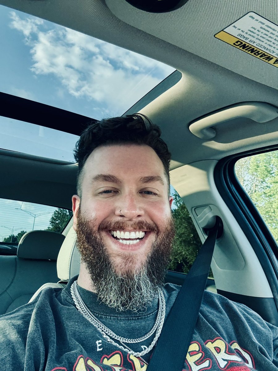 SHOUTOUT TO MY BARBER HE KEEPS ME LOOKING NICE