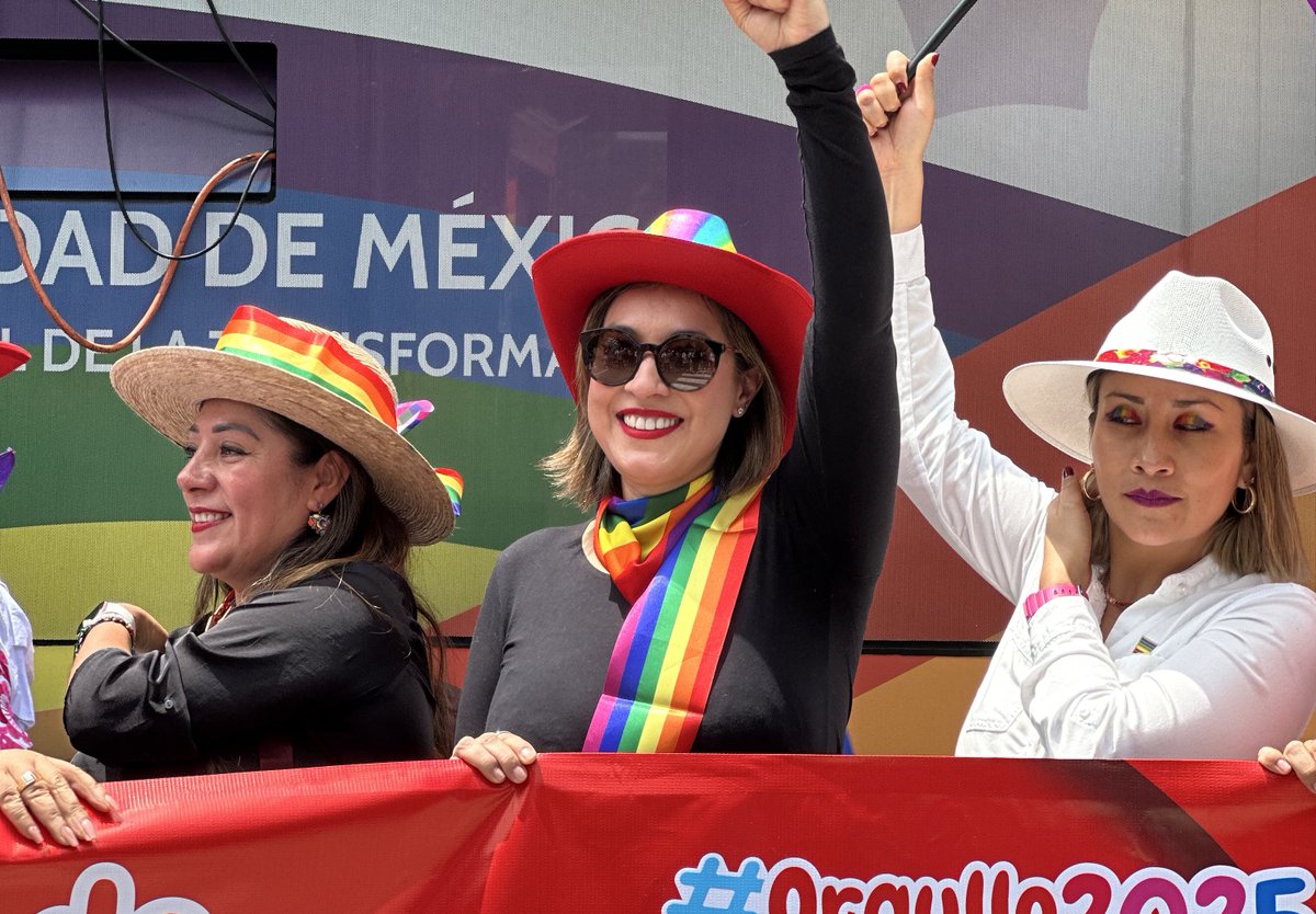 jguerreromaya's tweet photo. 🌈 Hoy marchamos con #Orgullo2025, amor y con la fuerza de quienes exigen respeto y justicia.❤️🧡💛💚💙💜
Acompaño siempre como aliada cada paso por una sociedad más libre, incluyente y sin discriminación.
Por que el #OrgulloqueTransforma, ¡la diversidad es nuestra fortaleza!🏳️🌈 https://t.co/zhmxTO0V2i