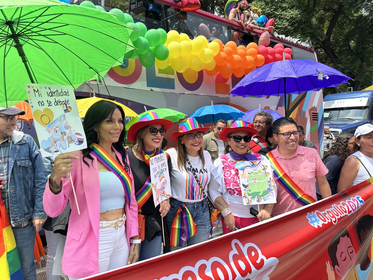 jguerreromaya's tweet photo. 🌈 Hoy marchamos con #Orgullo2025, amor y con la fuerza de quienes exigen respeto y justicia.❤️🧡💛💚💙💜
Acompaño siempre como aliada cada paso por una sociedad más libre, incluyente y sin discriminación.
Por que el #OrgulloqueTransforma, ¡la diversidad es nuestra fortaleza!🏳️🌈 https://t.co/zhmxTO0V2i