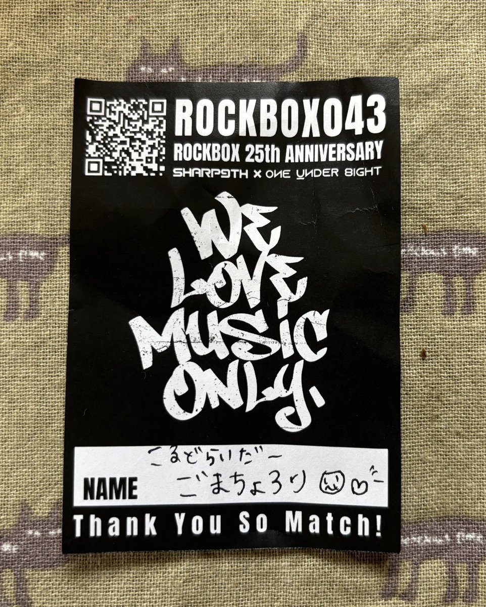 goma_jazzyism's tweet photo. #ROCKBOX 
#ROCKBOX043 
予約してなかったからもらえないのかぁって撃沈しつつ、ROCKBOXのTシャツ買った中にゲストパス的なやつ入ってて、自分で名前書いたん(￣∀￣)
We love MUSIC,おんりー！！！！！ https://t.co/CGeHKU069N