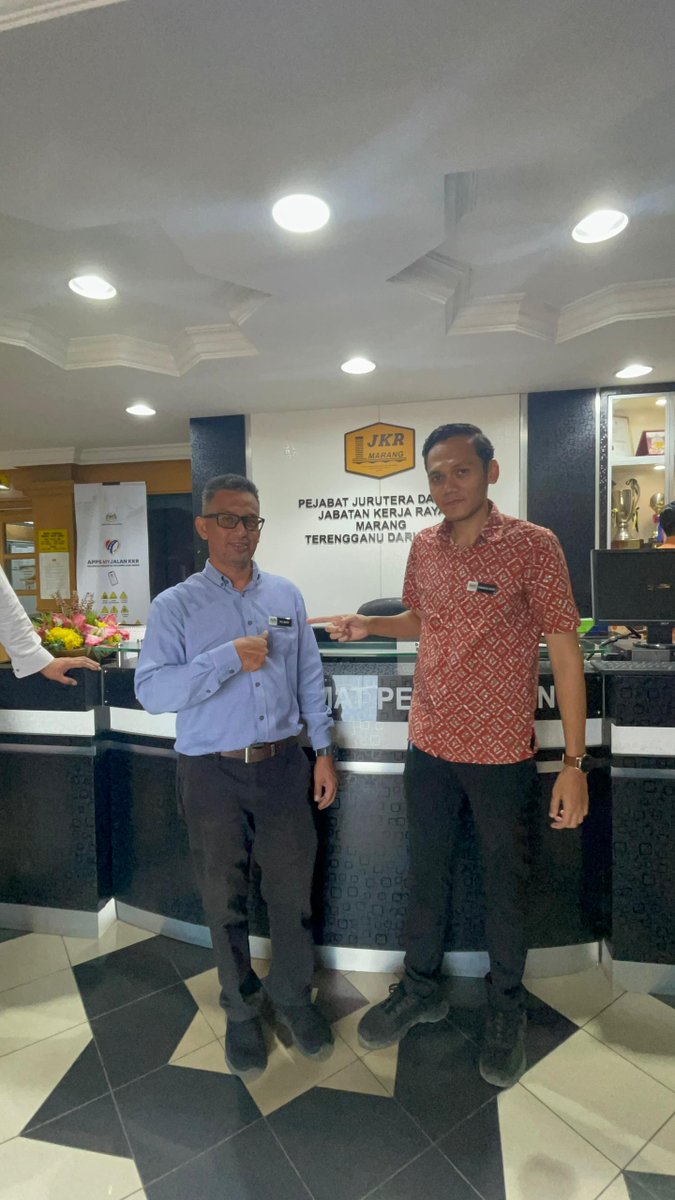 JKRMarang's tweet photo. Etiket Pemakaian dan Penampilan Pegawai Awam (tanda nama) Mengikut Pekeliling Perkhidmatan Sumber Manusia (MyPPSm) telah digunapakai di JKR Marang.
#IamJKR
#jkrmalaysia
#KitaJKR
#JKRsynergy
#JasaKepadaRakyat https://t.co/7V1VI82HGK
