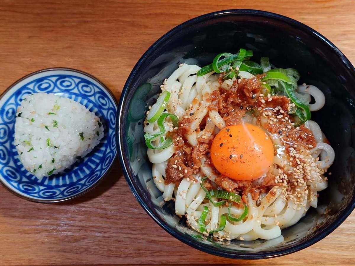 takephoto's tweet photo. #うどん #キッコーマン #具麺 #牛だし肉ぶっかけ #おにぎり #kikkoman #gumen #udon #onigiri #riceball #lunch #mealathome #cooking #takekitchen #japanesefood #instafood #ランチ #昼食 #昼ご飯 #昼ごはん #昼飯 #おうちごはん #自宅飯 #料理 #料理男子 #料理好きな人と繋がりたい #料理記録 https://t.co/7bKZ8pDhY3