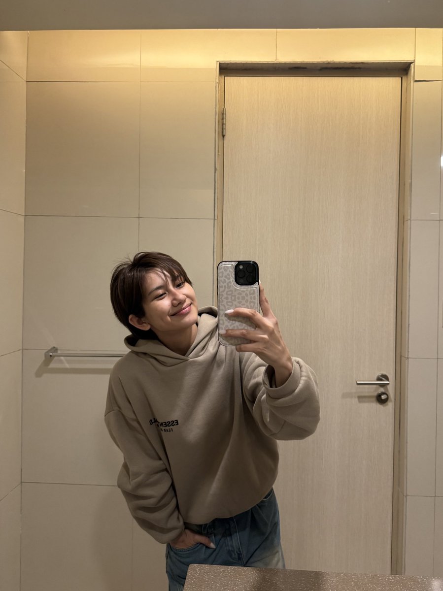 rcknyvs's tweet image. SHEENA OUR PAPI LINE PRESIDENT AAAAAAAAAAAAAAA