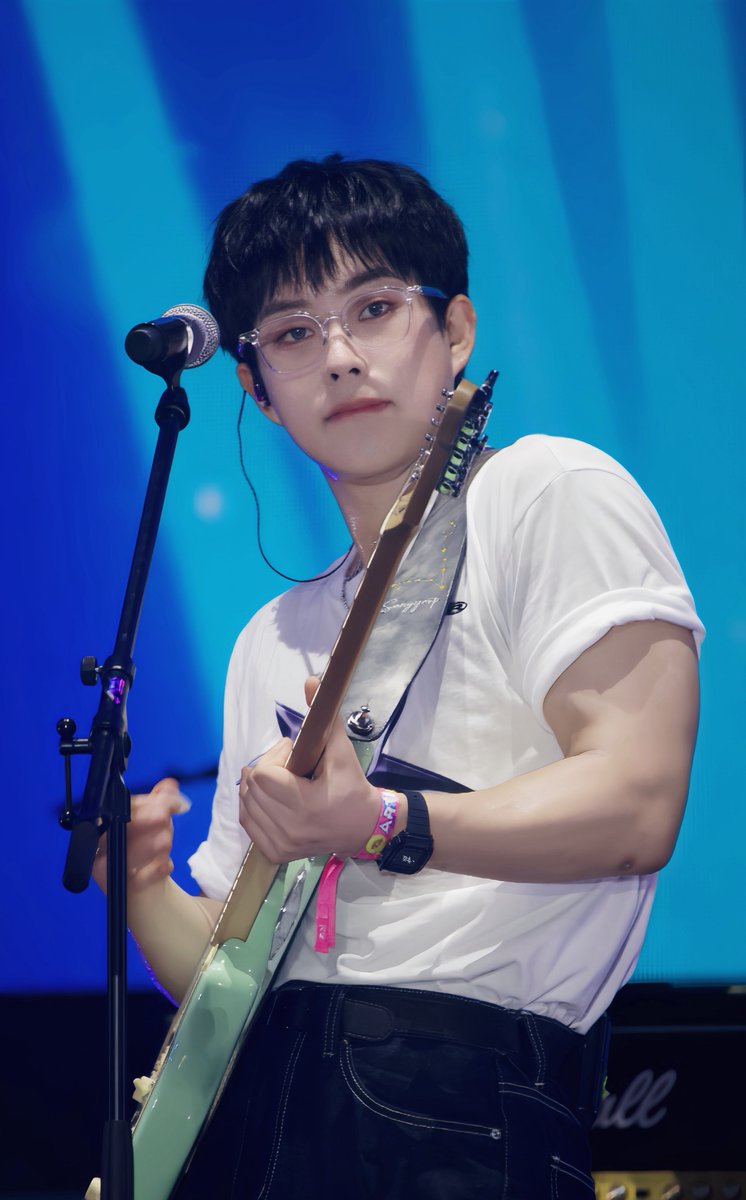 250628 파크뮤직페스티벌 #최상엽 

햄찌얼굴에 저 팔뚝 모에요..🫨