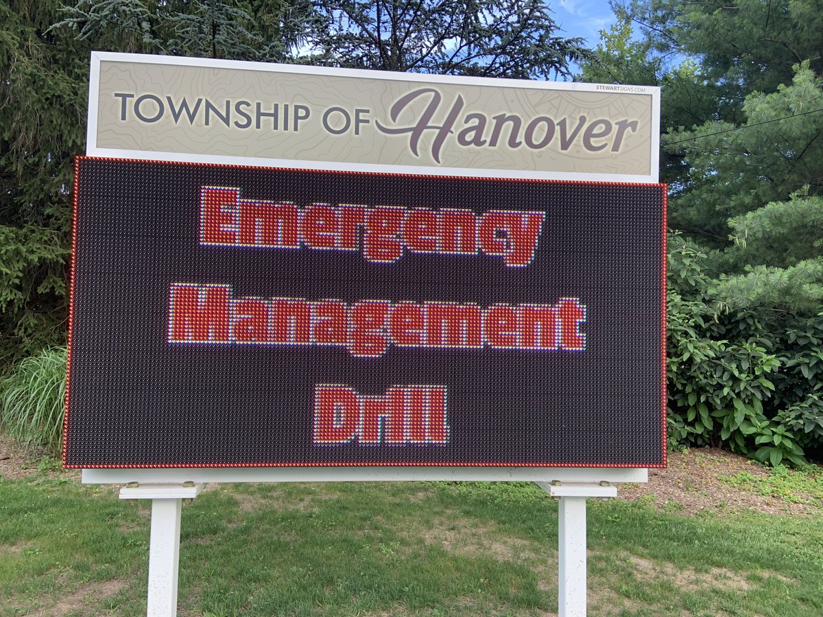 MorrisRadioClub's tweet photo. Earlier took shot of ham radio in lights. Thanks to our Hanover township OEM partnership with FD and emergency radio drill. #arrlfieldday https://t.co/WuYErUzfOU
