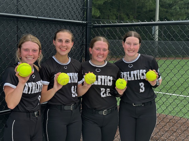 agsoftball98's tweet image. Day ✌️ at the @DCEliteSoftball Stars Over Alabama Showcase = 🔥
@AM09Chapman picked up 2 big wins, including a 5-HR game. I hit 2 HR's (solo shots) in the same game for the first time! 💣💣
We are 4-0 on the weekend and bracket play starts tomorrow at 8:30am.
📊 My weekend…