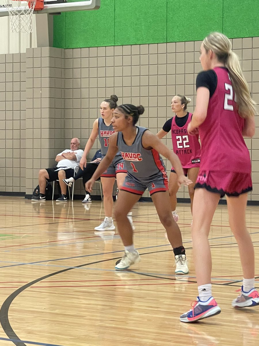 MapiraTwins2027's tweet photo. 2-0 on the day! Ready to finish strong tomorrow! @I35Showcase_GBB @havocbball2027 https://t.co/RaS9tVHpR5