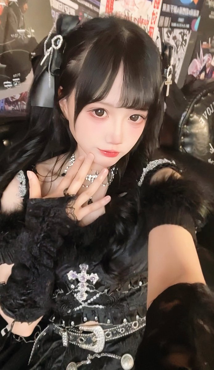 Minami_XII's tweet photo. 女王范叭😈 https://t.co/jL0iGUfv0H