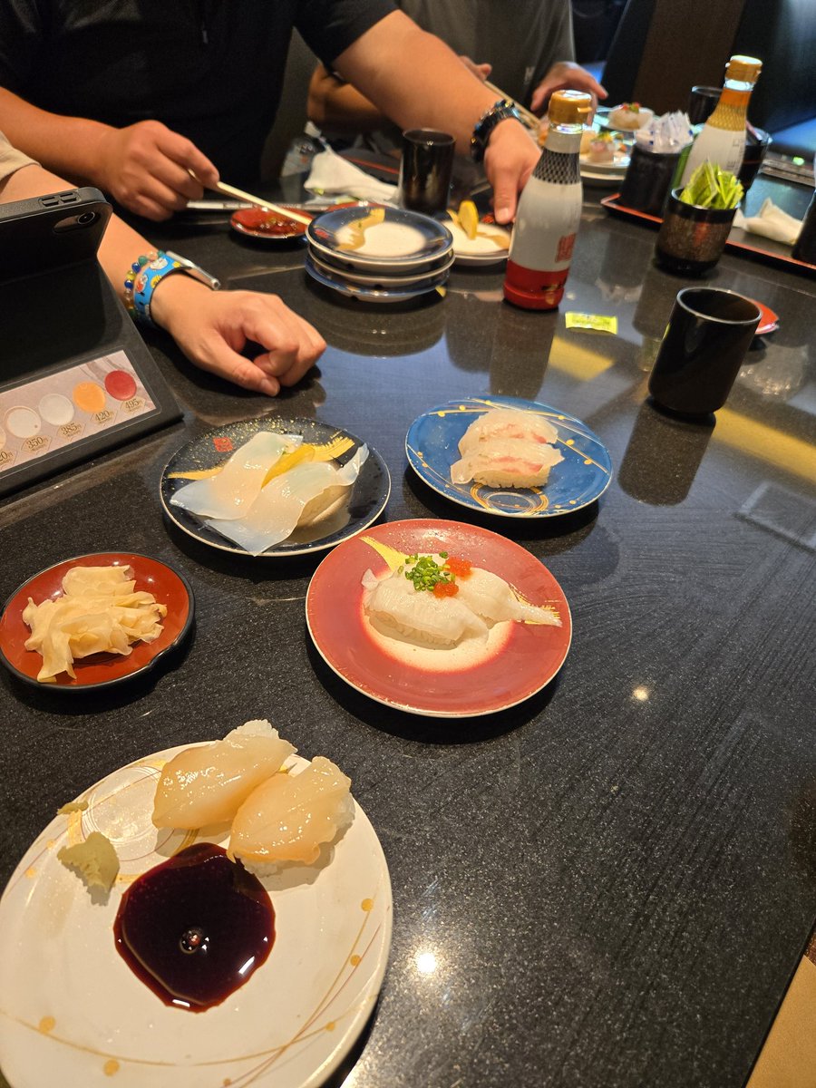 今日はお出かけー👍
今から寿司をいただきます！
#一太郎 
#アノクレープ 
#カローラクロス 
#わかくん