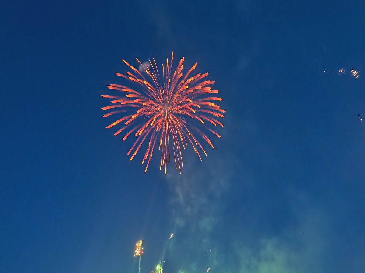 TomTiffanyWI's tweet image. Red White and Boom(!) in the Northwoods on a spectacular mid summer night