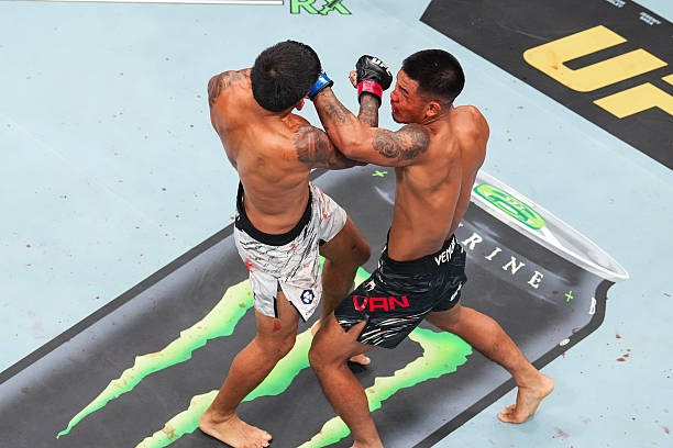 Dana quería cerrar la categoría, qué pelado invalido tiene que cerrar la de los pesados y no esta!!

Es una categoría que nunca defrauda, dan peleones y hay muchisimo nivel 

Gracias por tanto Joshua y Brandon, me hicieron poner de pie y aplaudir en casa!