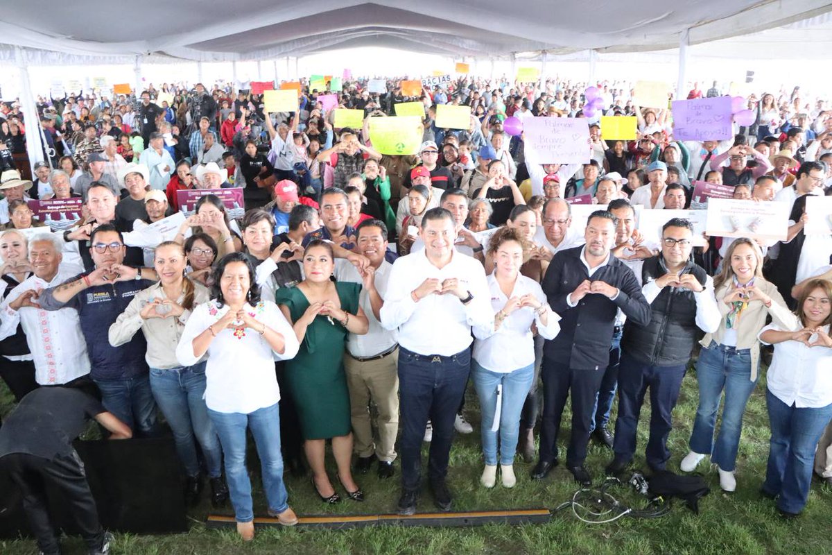 SEGOB Puebla (@segob_puebla) on Twitter photo #PorAmorAPuebla | En gira de trabajo por el municipio de Tecamachalco, el gobernador <a href="/armentapuebla_/">Alejandro Armenta</a> inauguró la <a href="/CasasCSerdan/">Casas Carmen Serdán</a> y encabezó la entrega del programa de Obra Comunitaria y de Seguridad para el Campo Poblano.
Durante el evento, el titular de la SEGOB <a href="/aguilar_pala_S/">Samuel Aguilar Pala</a>, #PorAmorAPuebla | En gira de trabajo por el municipio de Tecamachalco, el gobernador <a href="/armentapuebla_/">Alejandro Armenta</a> inauguró la <a href="/CasasCSerdan/">Casas Carmen Serdán</a> y encabezó la entrega del programa de Obra Comunitaria y de Seguridad para el Campo Poblano.
Durante el evento, el titular de la SEGOB <a href="/aguilar_pala_S/">Samuel Aguilar Pala</a>,