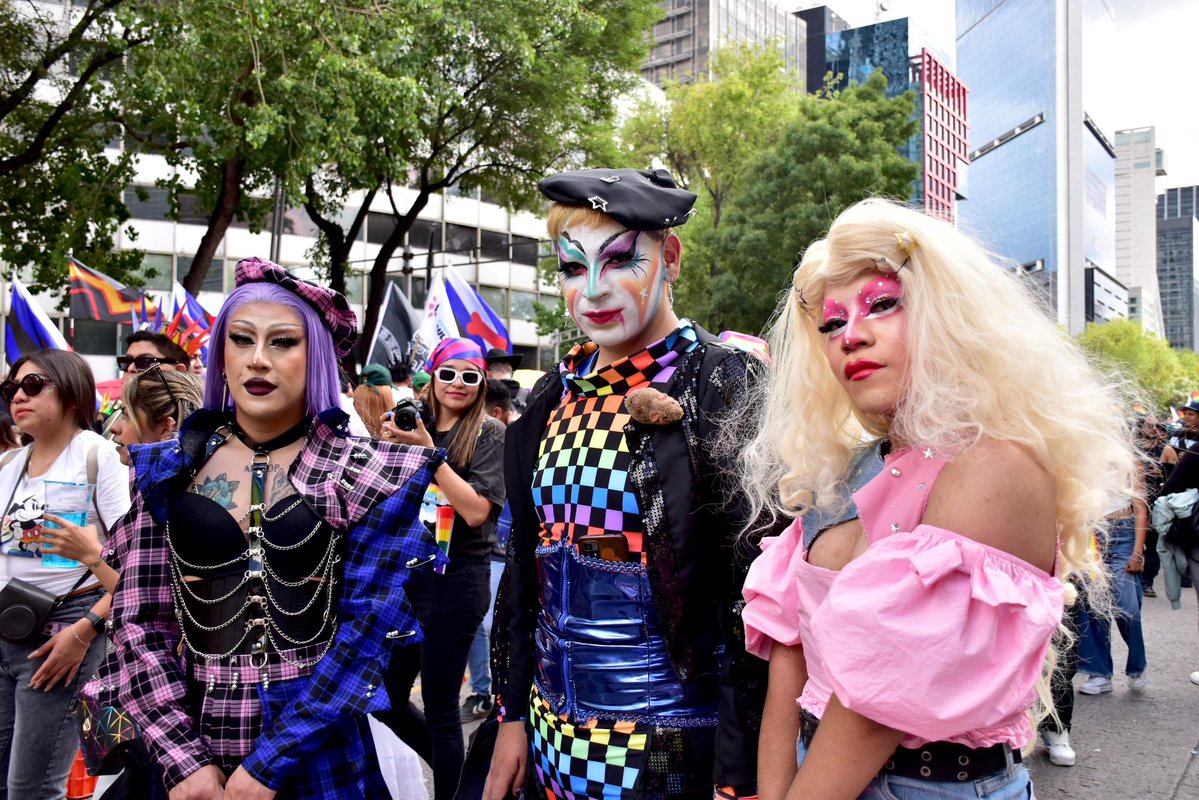 ¡Más de 800 mil personas celebraron la #diversidad en la #CapitalDeLaTransformación! 🏳️‍🌈🏳️‍⚧️

La #CiudadDeMéxico es el corazón del orgullo: cada año, miles de personas salen a las calles de esta ciudad de libertades y derechos para conmemorar, con la #MarchaDelOrgullo, un espacio