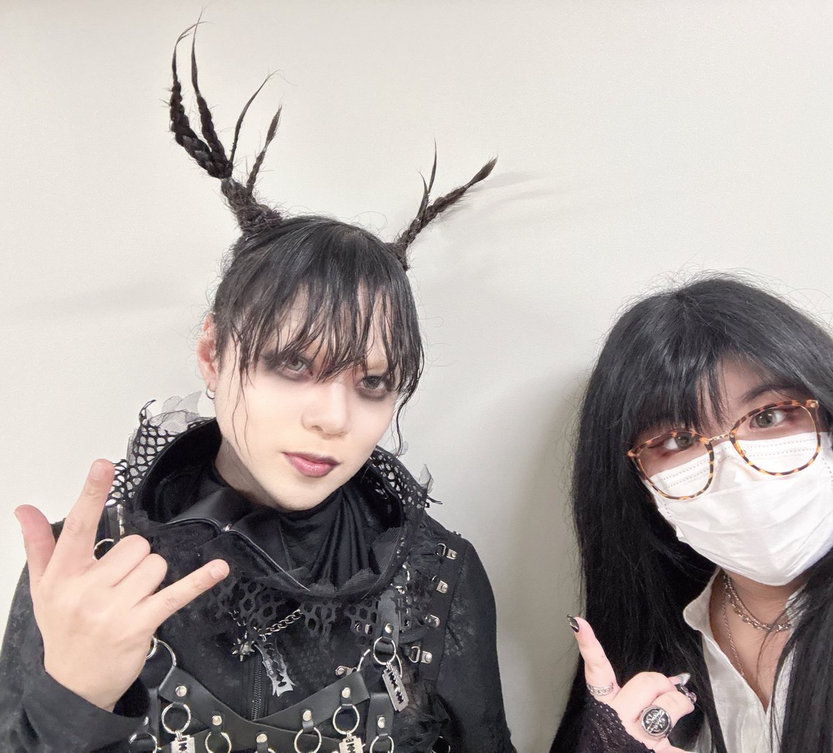 昨日は北海道でRENOさん応援隊🔥

ゼウスの妨害なんてなんのその！全部をしっかりエンタメにしちゃう悪魔様方！勉強になりましたっ😈✨️

昨日もキレキレノだったRENOさんと！
カミソリせんとこと(？)エゾシカシュートさんと🦌

#聖飢魔II 
#DamianHamadasCreatures 
#RENOファウスト 
#カミソリSYUTO