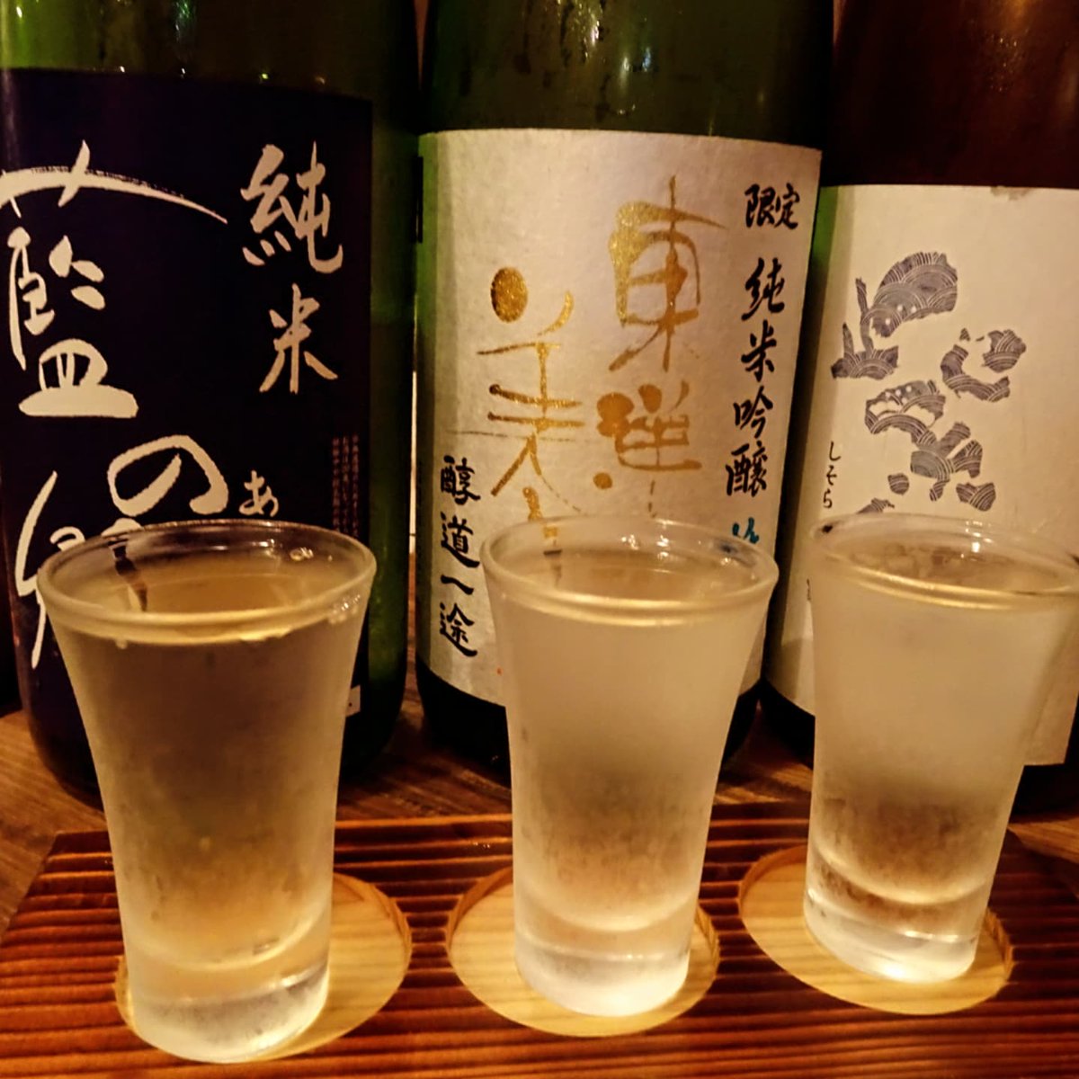 mame99mam's tweet photo. 夕べはジモトモ達と茅ヶ崎共恵「kaca〜夏花〜」で暑気払い飲み。日本酒を利き酒しながら、美味い肴に最後はうどん。ごちそうさまでした。
#茅ヶ崎南口 #kaca https://t.co/PL54u658xG