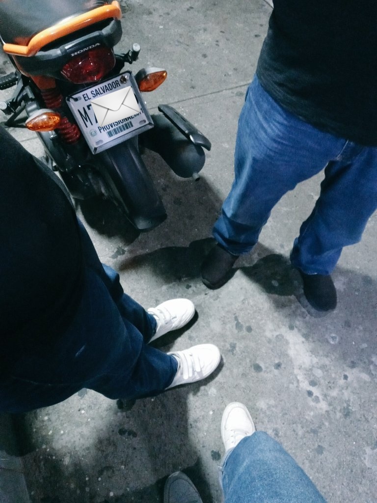 el pueblo hablando de motos y yo contándo los dos tres factos que me sé gracias a alguien 😎