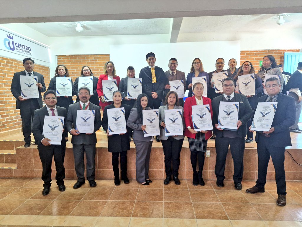 ze010bg's tweet photo. |Global Federation of Lidership and High Intelligence| Otorgaron la "VI Platinum Eagle 2025" a 21 docentes y a nuestro Supervisor: José M. Romero O. Por la aplicación de proyectos con Modelo #STEM en las EPOS de la ZE010BG. #MovimientoSTEM+ #IFOPIM @EdomexDgfa @dbg_epoem https://t.co/uO2yCcAdY8