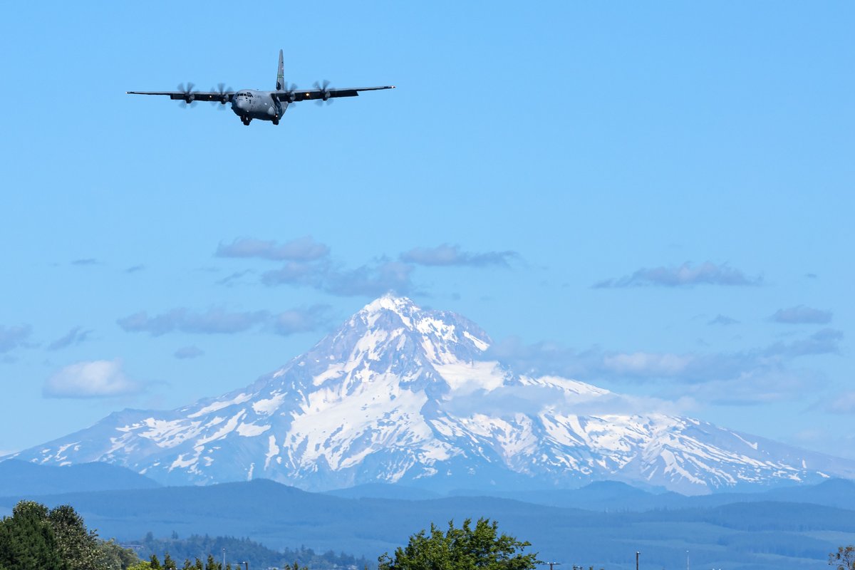 Sabian404's tweet image. California ANG C-130 arriving at PDX from Duluth today as OCEAN 50