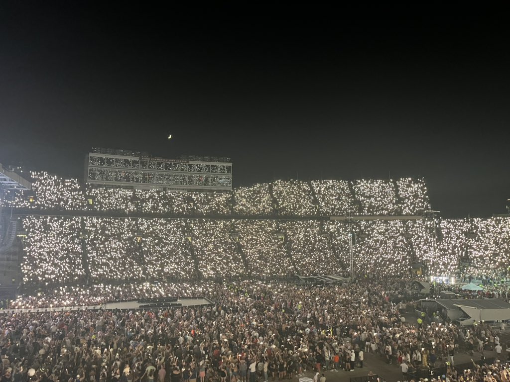 actuallyBG's tweet image. Camp Randall is a concert venue.