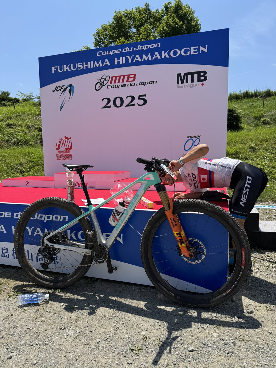 ride_food_love's tweet image. CJ初戦の福島　MM40  3位🥉

１周目で転けてディレイラーメカトラ💦
変速ほぼ出来ず、激坂はランニングでこなした。

AXメンバーがゲキ、掛水渡してくれ、ポイントで応援貰え、メカトラ言い訳に負けられない気持ちになれた。ありがといございました🙌
#elvesbike
#NANDOR
@elvesbikejapan 
#AXMTBteam
