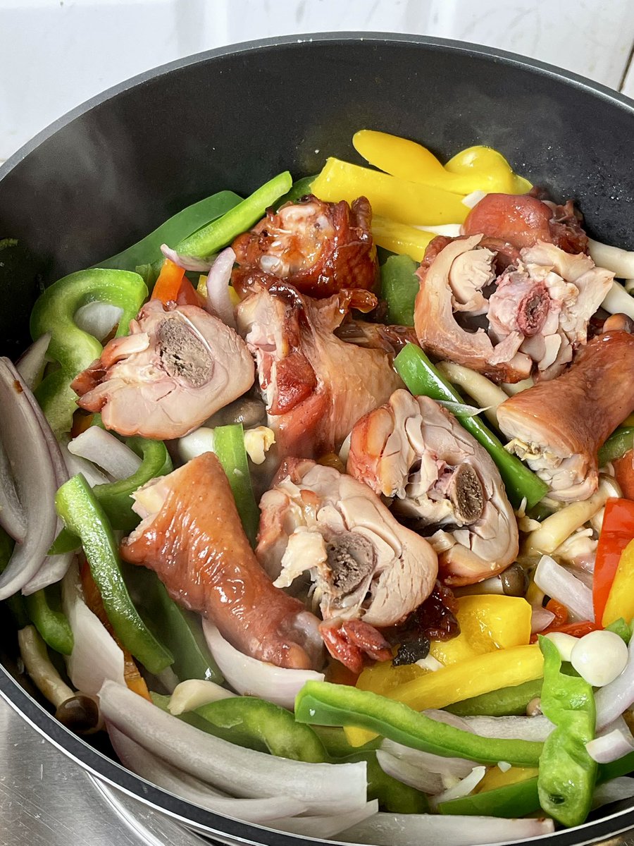 爺爺教，炒飯一定要放豬肉乾和瑤柱，食起來就甘香可口，瑤柱先用熱水泡法，用刀背碾碎，豬油煸幹炒出香味再放冷飯，略放點鹽翻炒加蔥花，即刻食用，但是我怎樣炒也沒有爺爺的味道呀☹️☹️☹️☹️