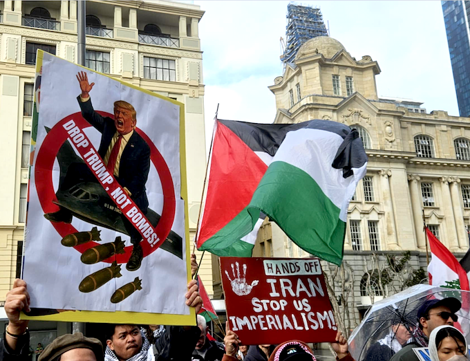 DavidRobie's tweet photo. Why manufacturing consent for war with Iran failed this time #asiapacificreport #Iran #IranIsraelConflict #waroniran #USbombs #USimperialism #handsoffiran #manufacturingconsent @JohnJohnminto @caitoz 
https://t.co/yChBiF1Pim https://t.co/VVbViIrznk