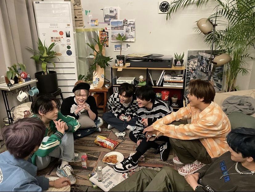 joyfulmarkly's tweet photo. does it ever                                 just how fast the
drives you crazy                        night changes 🥺 https://t.co/zjH24QDD0T