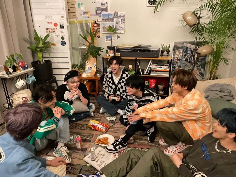 joyfulmarkly's tweet photo. does it ever                                 just how fast the
drives you crazy                        night changes 🥺 https://t.co/zjH24QDD0T