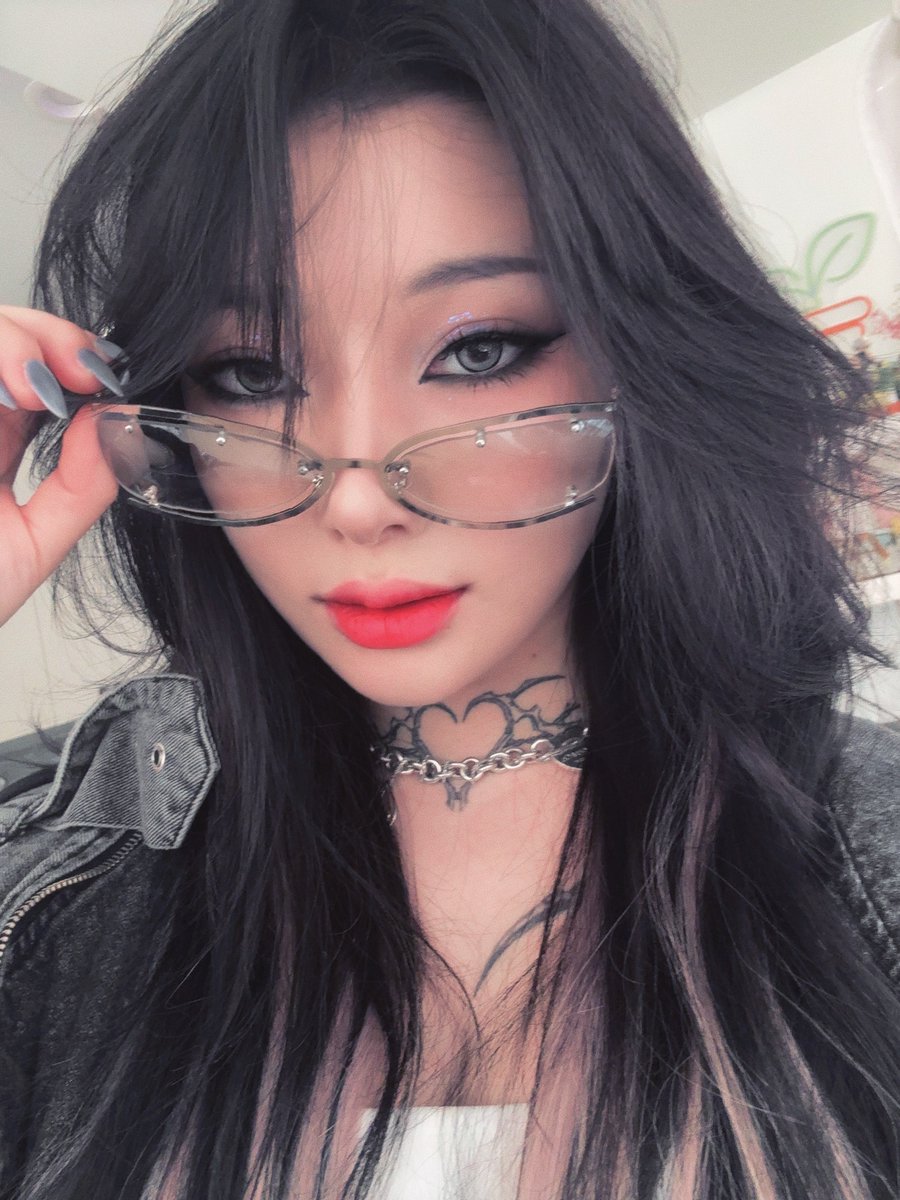 Smokey eye makeup 😎