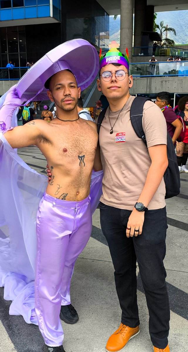 Fotico con <a href="/nalroyv/">my name it's not</a>